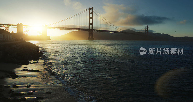 日落时的旧金山金门大桥