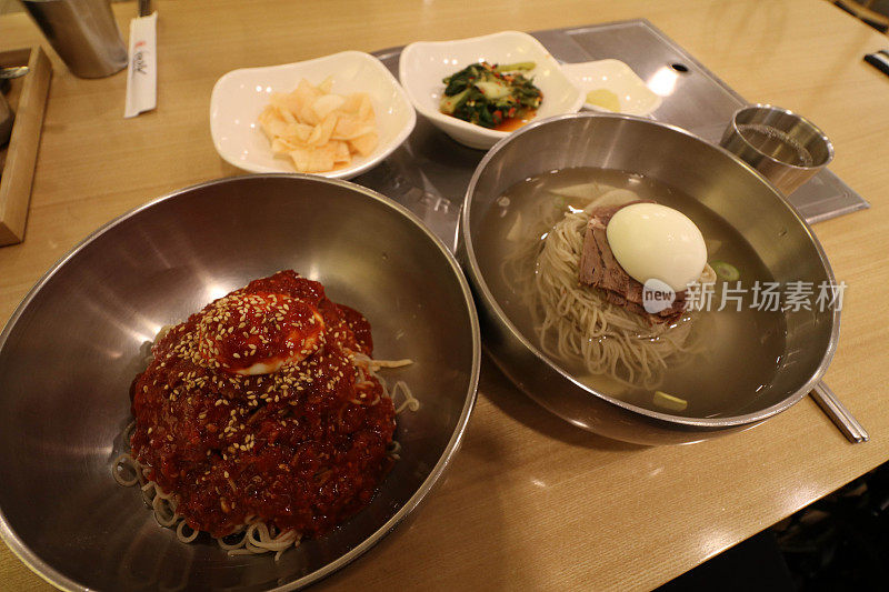 水凉面和bibim凉面是韩国的传统食品