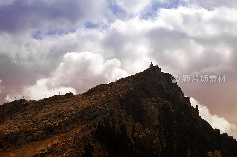 马德拉岛火山山景，黄昏时壮观的天空。