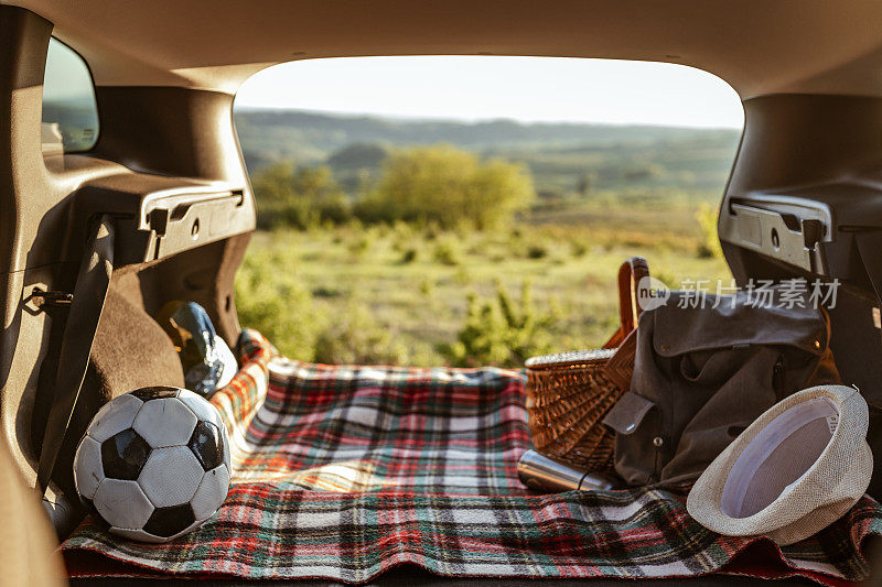 SUV掀背车，用于野营或野餐旅行