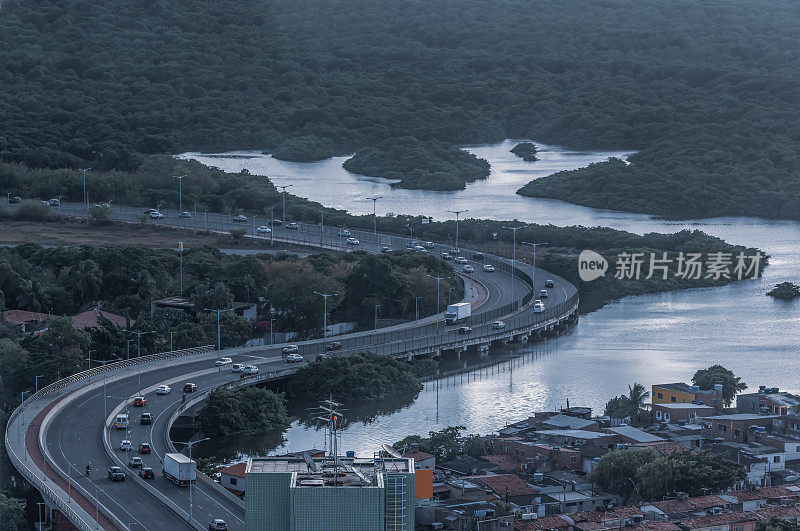 在累西腓市的曼格公路上