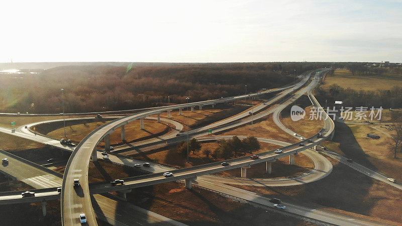 拥挤的立交桥车道空中立交桥交通视图在美国中西部公路运输照片系列