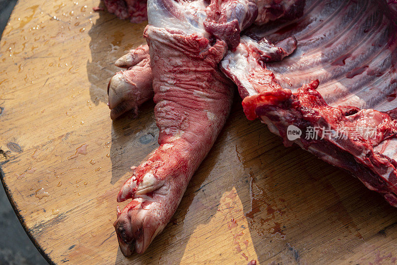 中国，一头屠宰猪的遗骸