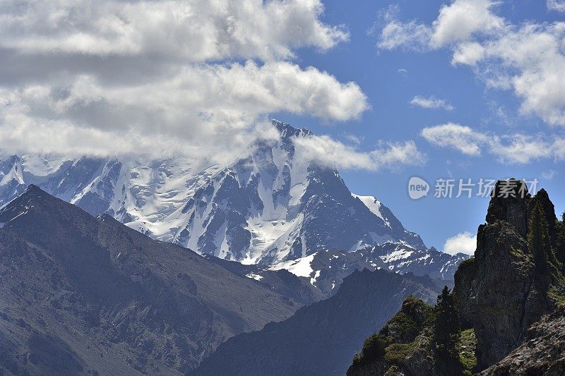 博格达雪山位于新疆维吾尔自治区