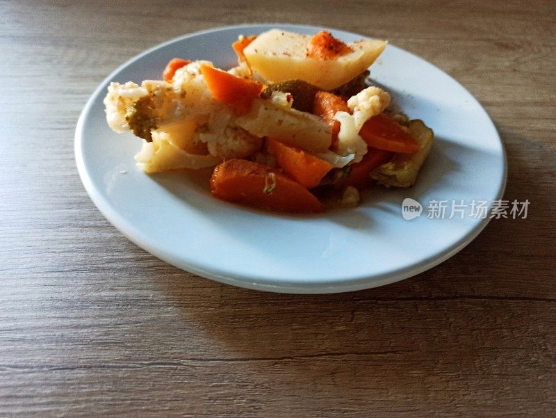 煮熟的混合蔬菜胡萝卜花椰菜在伊斯坦布尔土耳其花椰菜