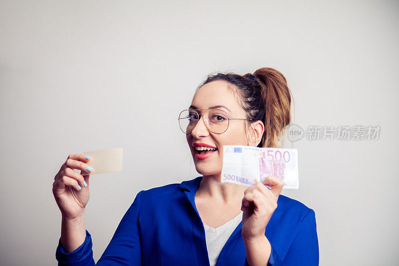 看我有什么!现金或信用卡