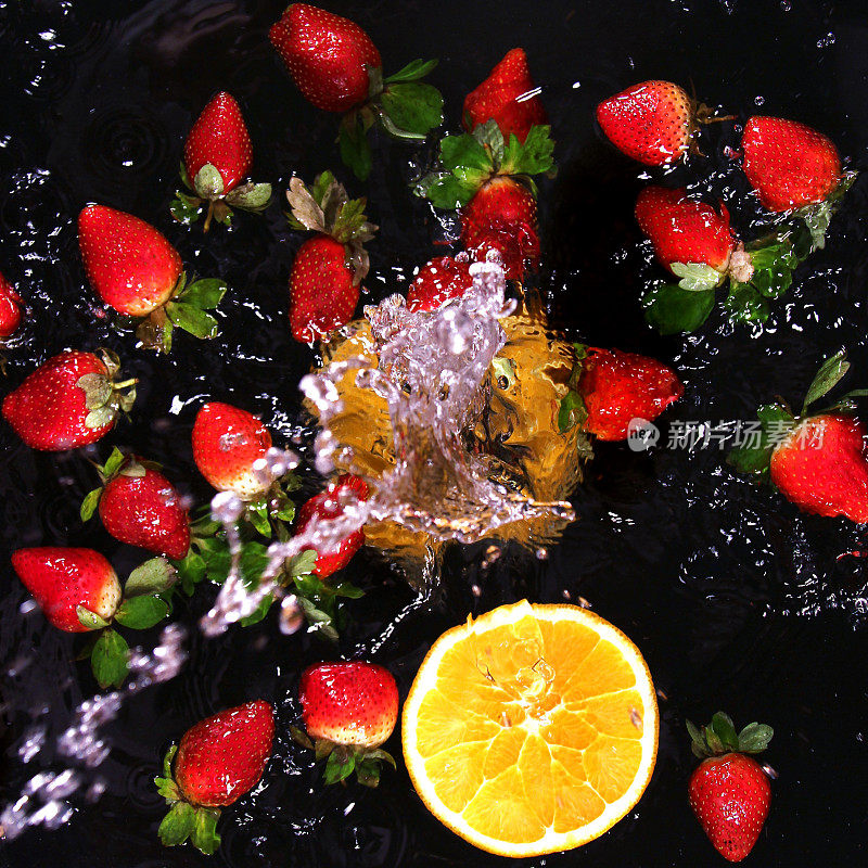 溅水-草莓和切橘子