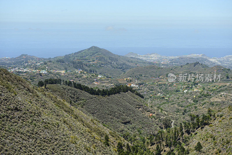 从中央山脉俯瞰大加那利岛(西班牙)