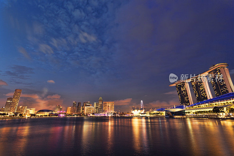 夜晚的新加坡滨海湾