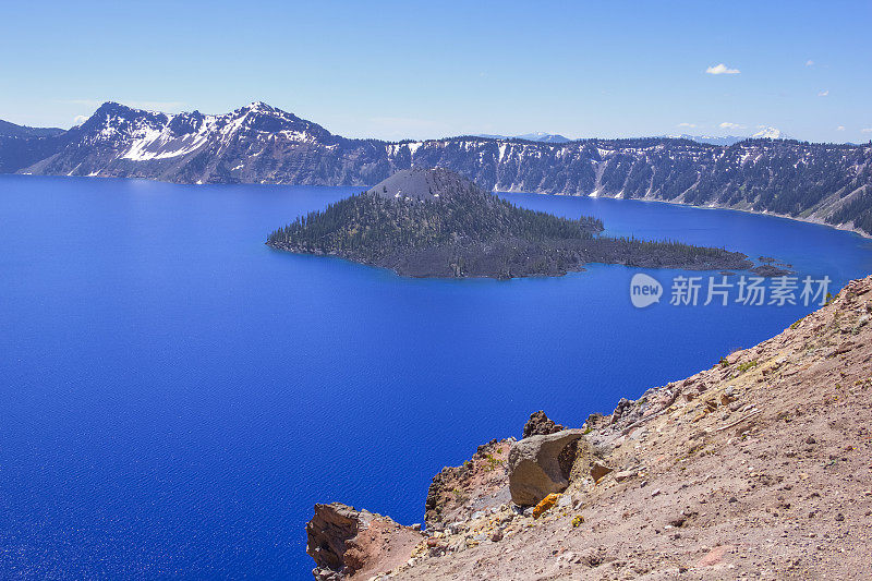 魔法岛在风景火山口湖俄勒冈