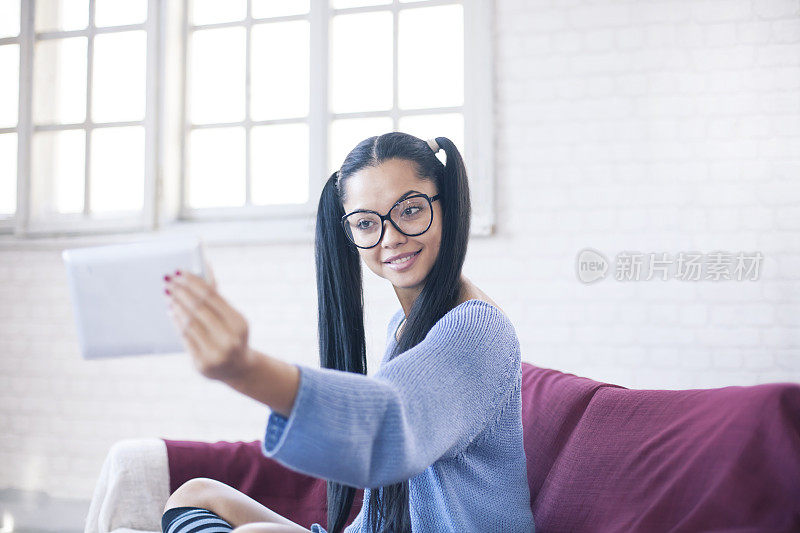 亚洲女学生在家自拍