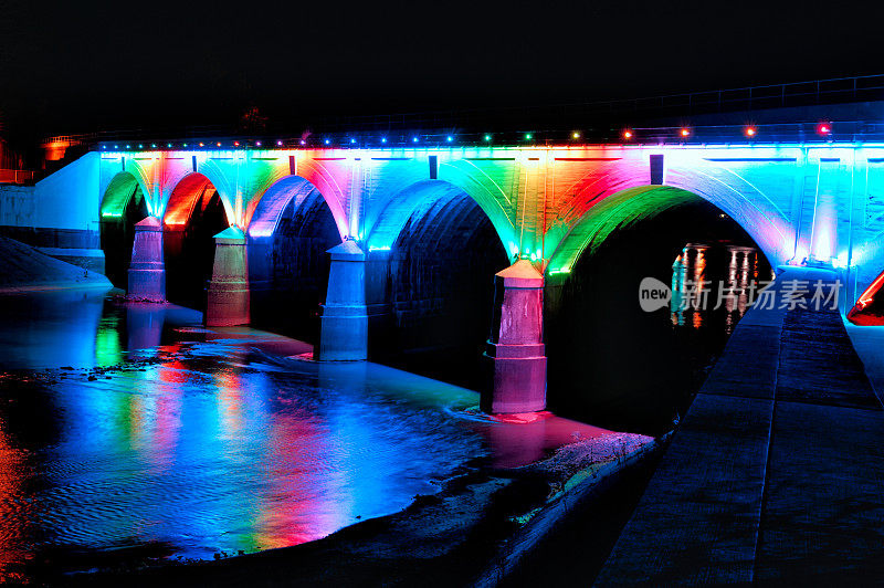 彩虹桥，缤纷夜摄影