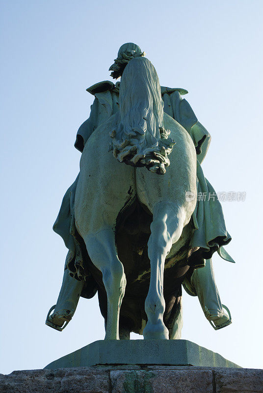 在科隆威廉一世马雕像的背面