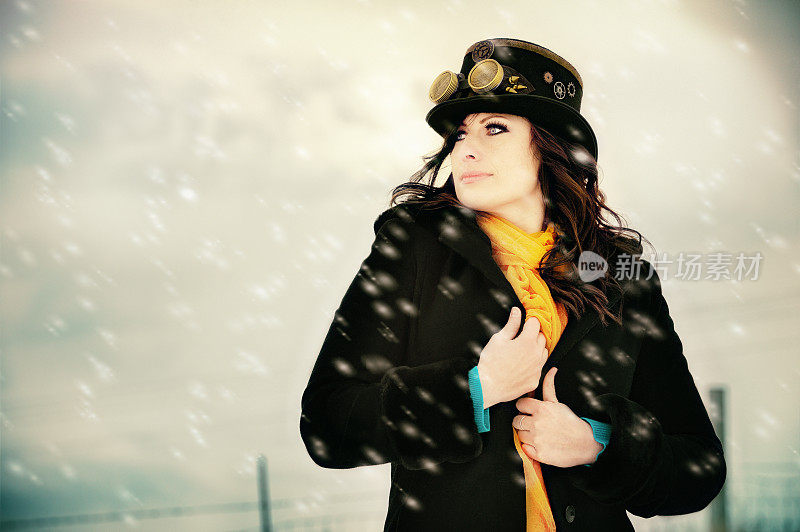 蒸汽朋克女人在帽子和冬天的大衣-户外冬天