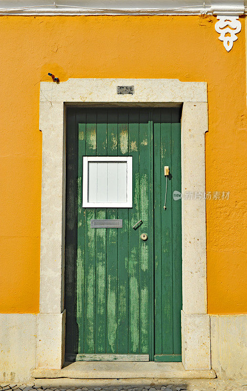 黄色门面，绿色门面