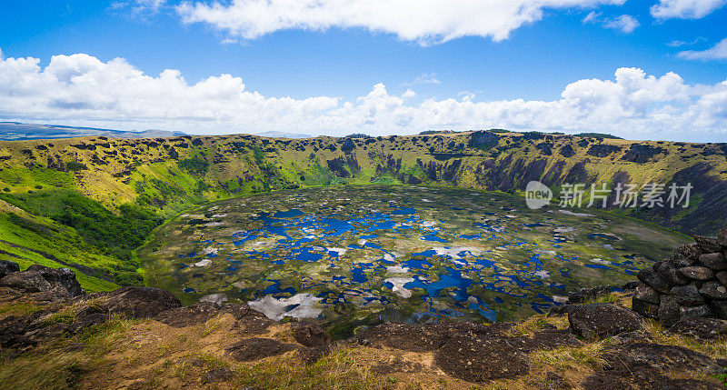 智利复活节岛上的拉诺考火山火山口