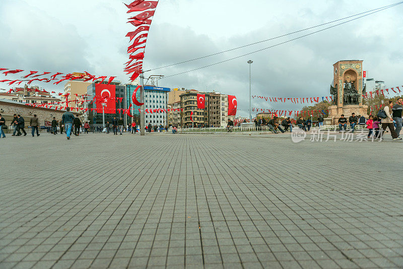 出租车广场，共和国日旗帜，Beyoglu，土耳其伊斯坦布尔