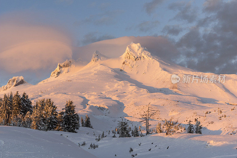 粉红峰胡德山林带滑雪度假村