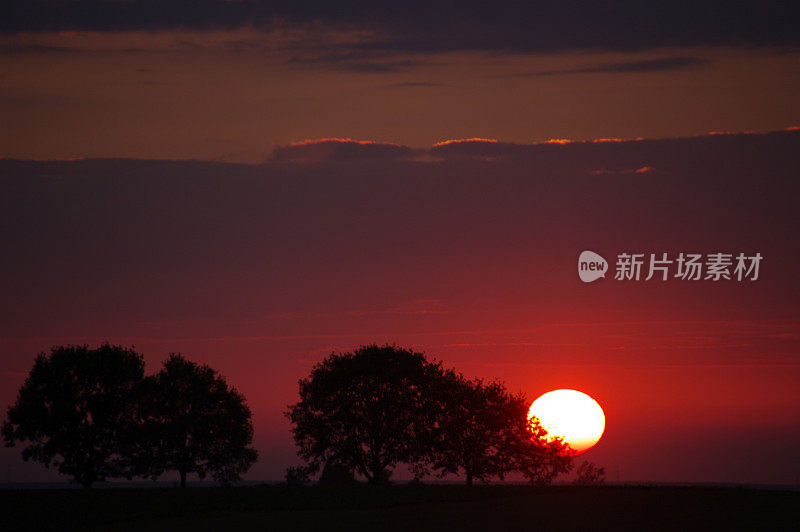 令人印象深刻的日落