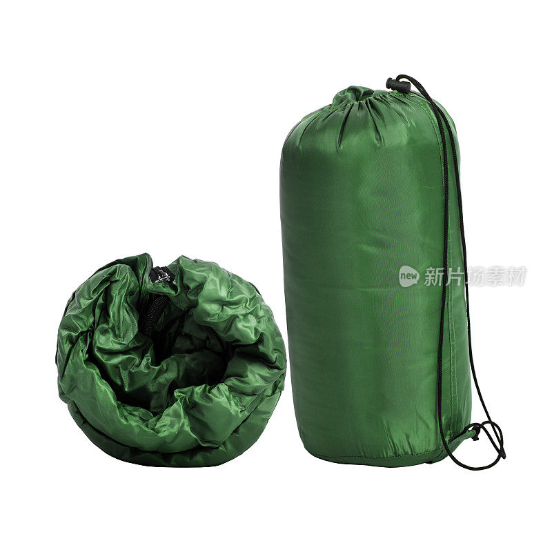 一个绿色的睡袋在一个拉绳袋里