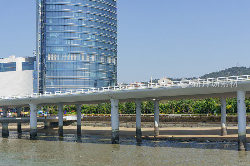 现代建筑的厦门盐武大桥，中国