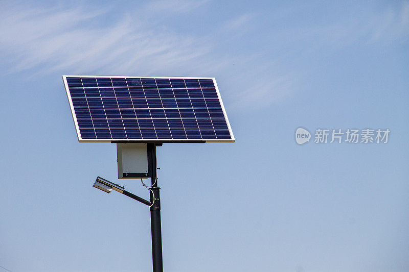 生态电能来自用于街道照明的太阳能电池板