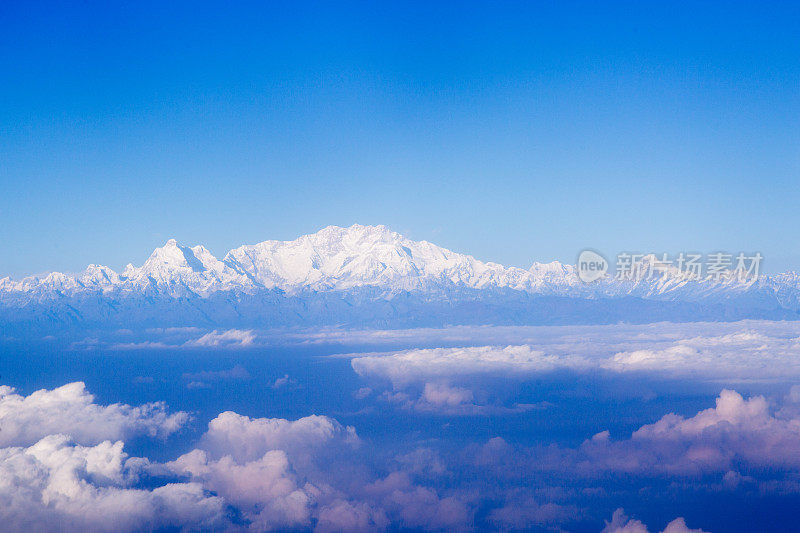 航拍雪山自然风光