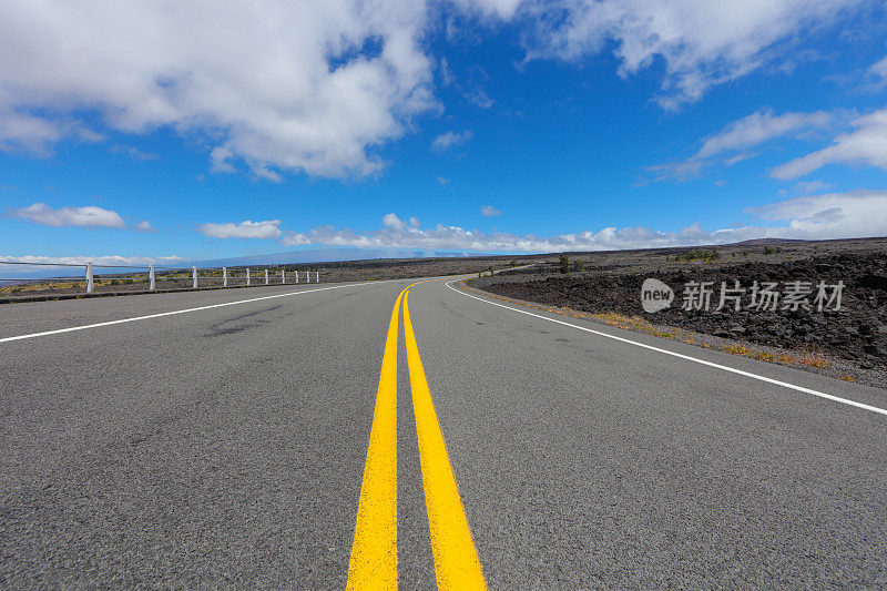 穿越夏威夷火山国家公园的道路