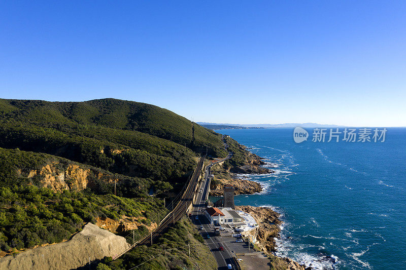 无人机拍摄的托斯卡纳海岸公路