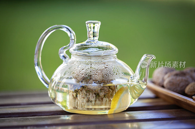 菩提树茶在美丽的茶壶