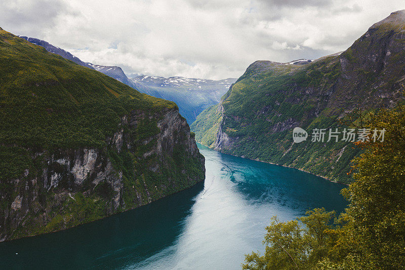 挪威盖兰格峡湾，阴天