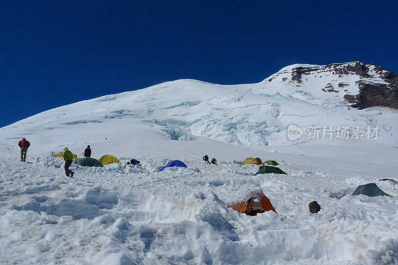 舒尔曼营，雷尼尔山