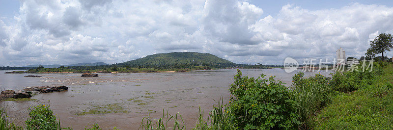 刚果民主共和国的多哥，从中非共和国的班吉穿过乌班吉河