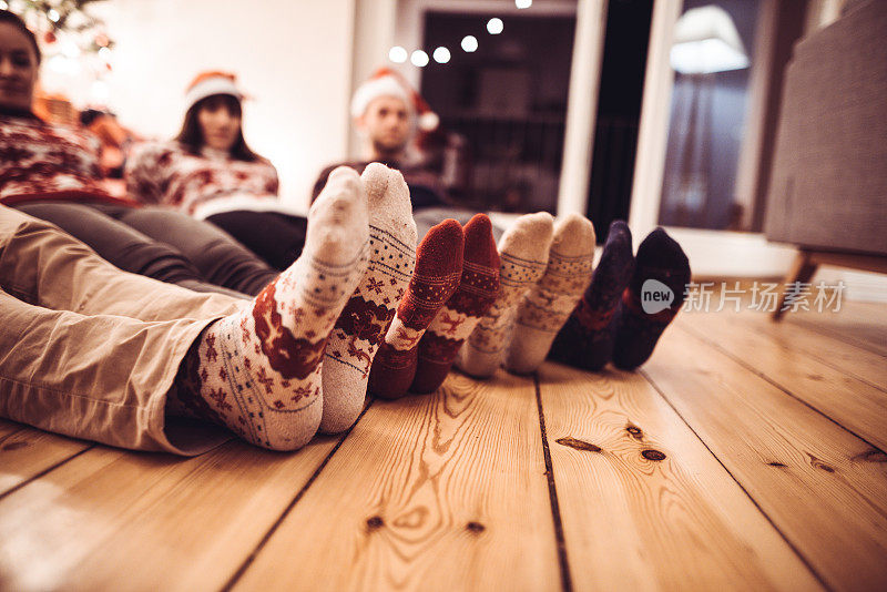 圣诞节在家穿袜子