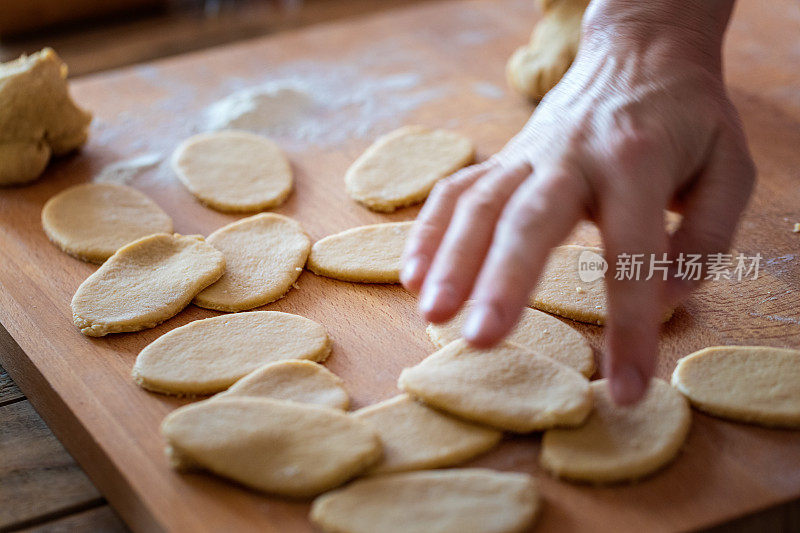 伊斯特兔子饼干准备