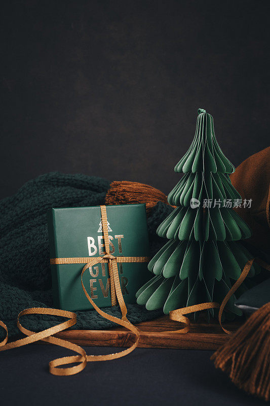 圣诞节依旧用圣诞礼物和圣诞树装点家纺