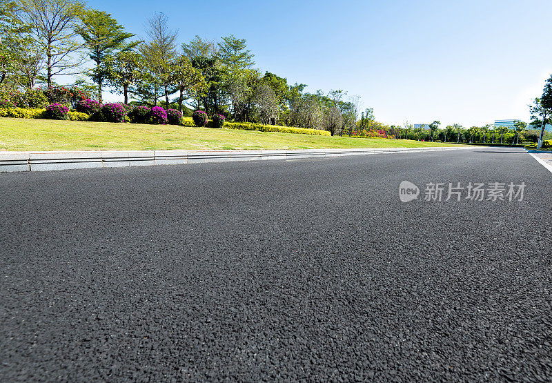 柏油路和路边风光