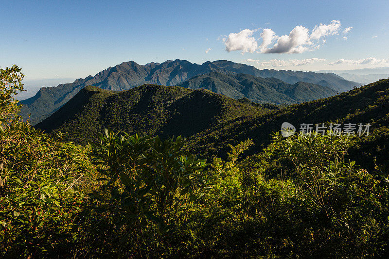 巴西东南部的山谷和山脉