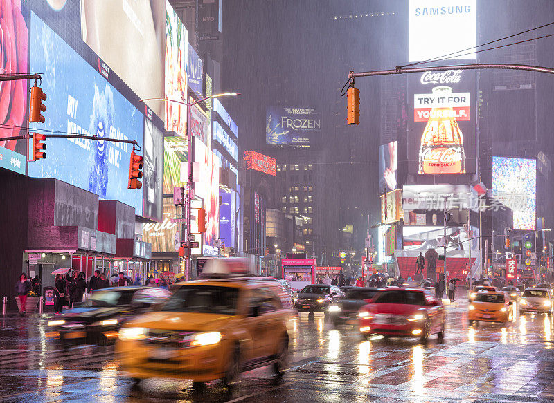 时报广场尖峰时刻，曼哈顿的夜雨，纽约市