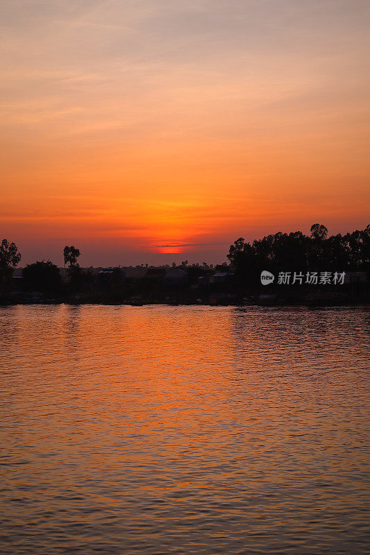 湄公河日落村