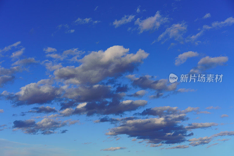 云和蓝天背景