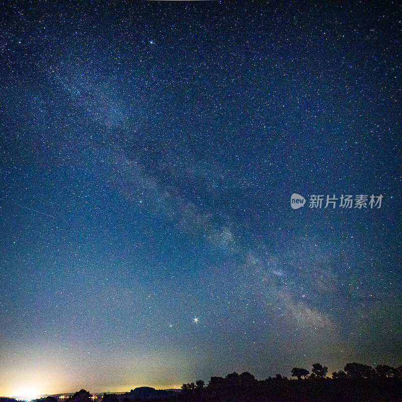 法拉科姆农场的夏夜