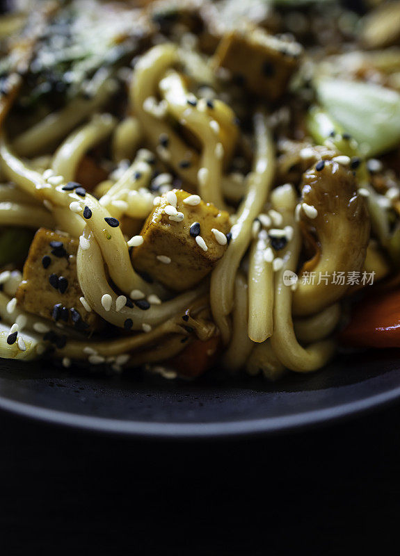 亚洲素食炒菜-照烧面条碗