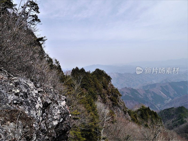 亮上山(亮上山、秩父多摩Kai国家公园、日本100座名山)