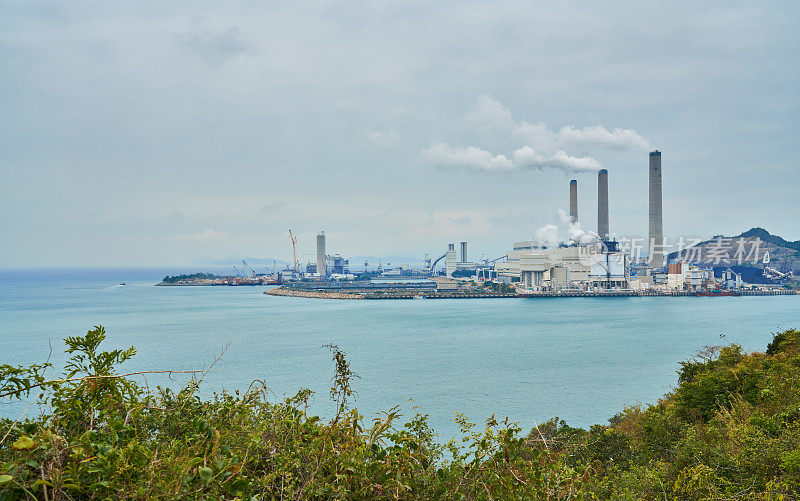 中国香港南丫岛海边的火电厂