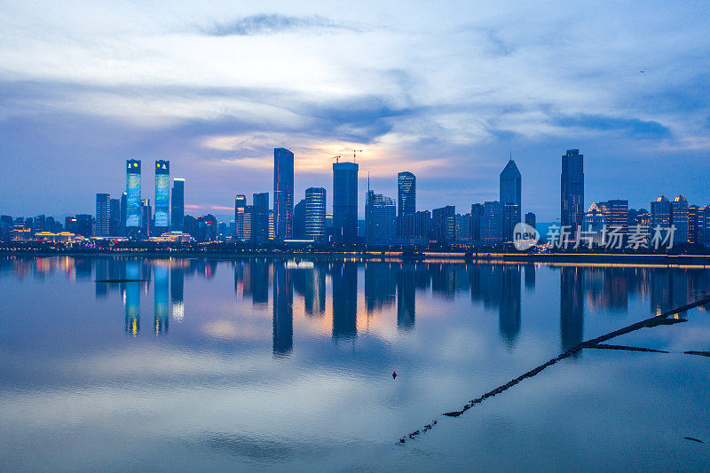 赣江夜景，南昌，中国