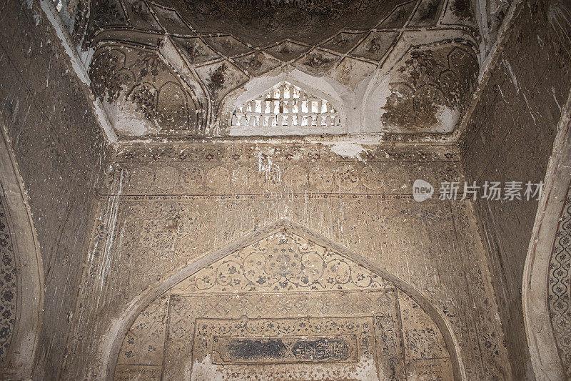 历史白色清真寺在米尔沙赫达德汗塔尔普尔墓地，在巴基斯坦信德省的亚洲