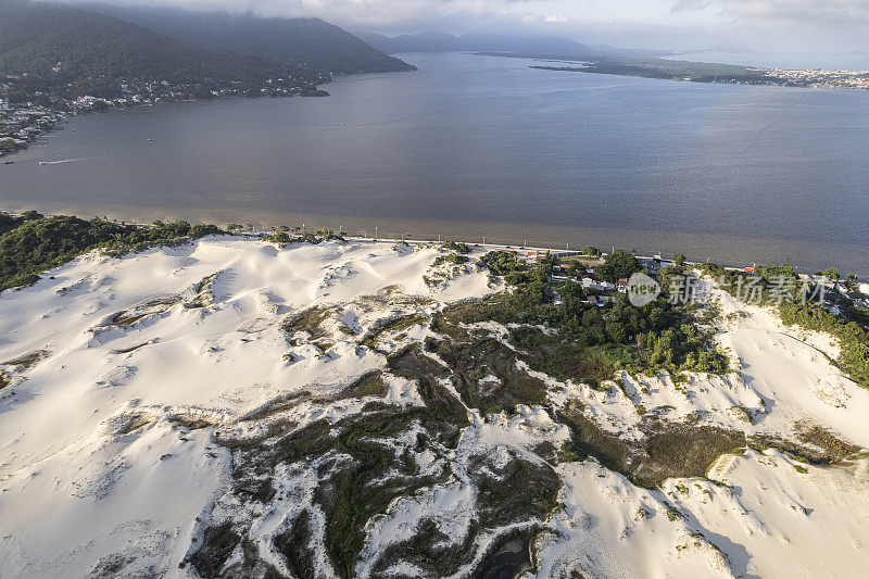 Joaquina公园的沙丘，Florianópolis城市地区的沙质、植被和湖泊环境