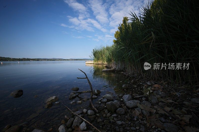 瓦雷泽湖