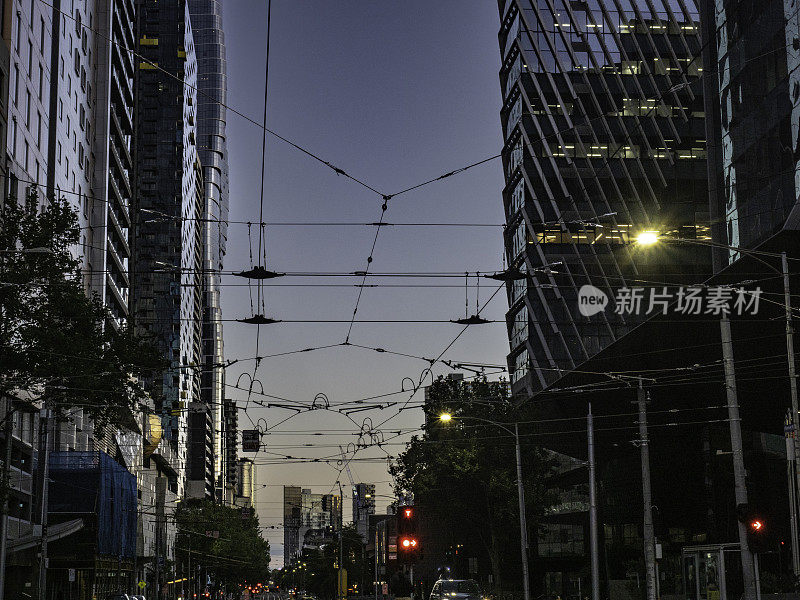 夜晚的城市街道